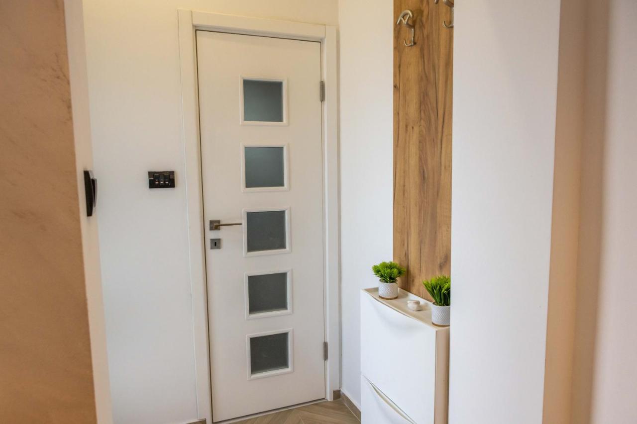 Rubikon Free Parking Apartmani Dusanovac Buitenkant foto