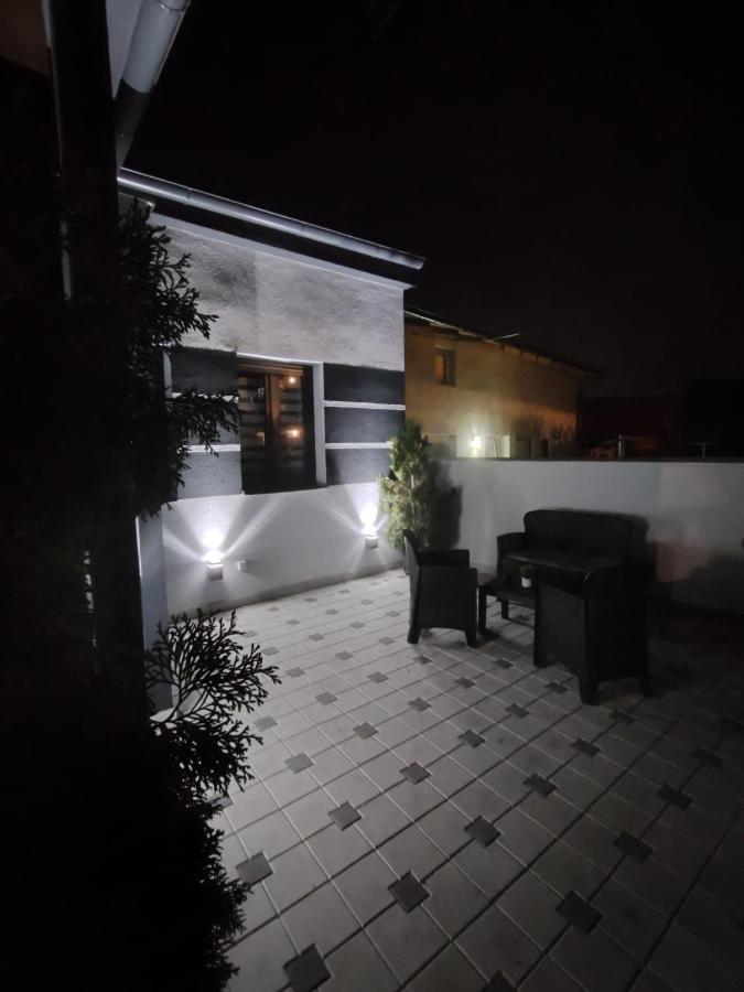 Rubikon Free Parking Apartmani Dusanovac Buitenkant foto