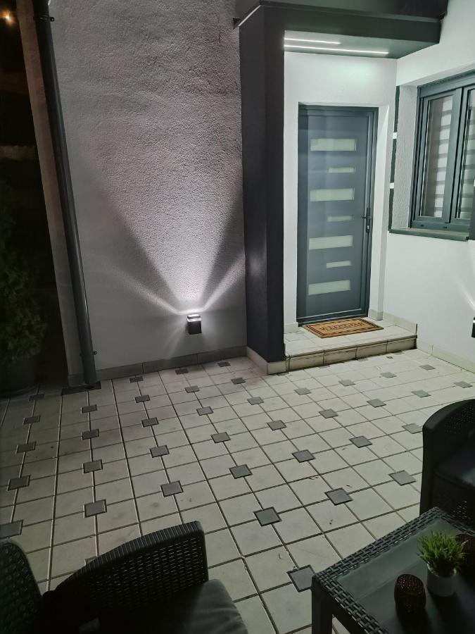Rubikon Free Parking Apartmani Dusanovac Buitenkant foto